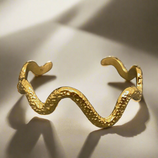 Wavy Snake Bangle Gold