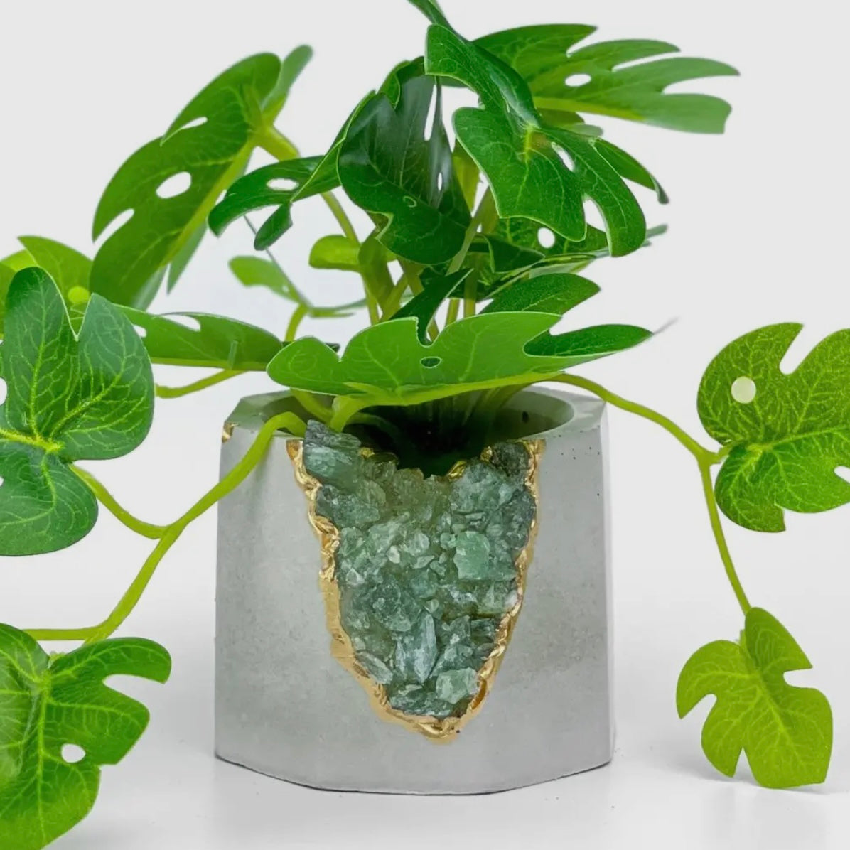 Green Apatite Holder