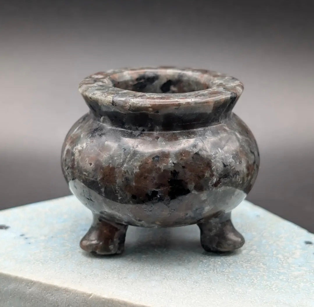 Yooperlite Cauldron Carving